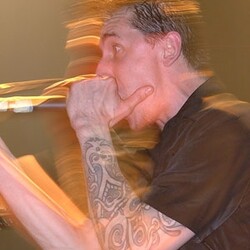 25596
