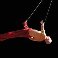 Stéphane - Acrobate aérien - artiste de cirque - sangles, tissu, drapé, duo