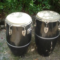 Une paire de congas