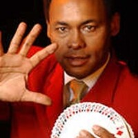 Patrick Bieques artiste magicien illusionniste close-up