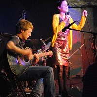Guitariste/multi-instrumentaliste cherche groupe professionnel