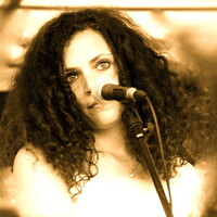 CHANTEUSE