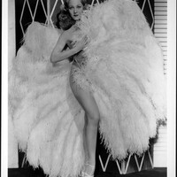 Cours de burlesque à Genève ! Révélez la pin-up qui est en vous !
