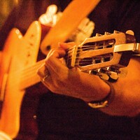 CHRISTIE, ambiance "Guitare-bar"