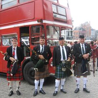 The Pipes Drums & Bikes ( pipe band Ecossais. Cornemuses & tambour )