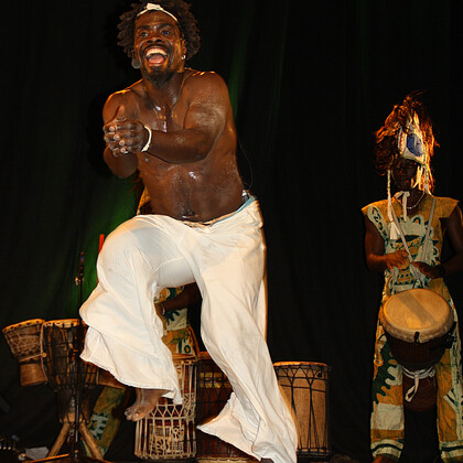 Programme des cours de danses et percussions africaines avec JO et ses musiciens. Saison 2011-2012