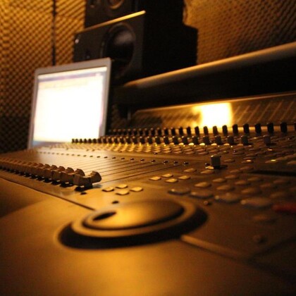 Studio d'enregistrement pro +  studio photos/vidéo au calme et à tarif très rentable