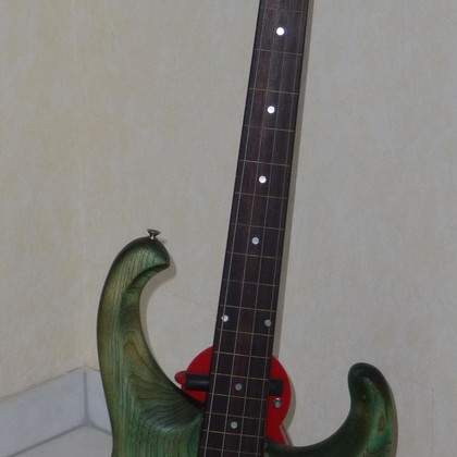 Basse piccolo fretless shortcase