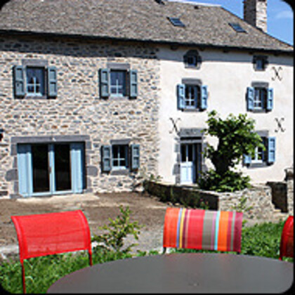 Gîte de tourisme artistique à louer à Alleuze (15)