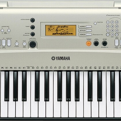 Vente synthétiseur Yamaha PSR-e313 à vendre! Etat neuf, JAMAIS UTILISE!!!!