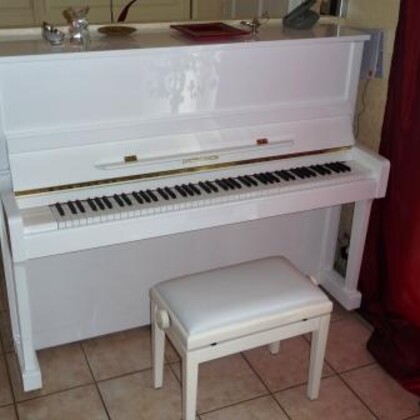 PIANO DROIT BLANC