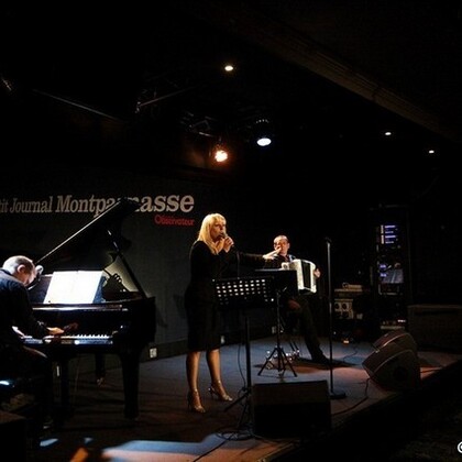 Nicole chante piaf