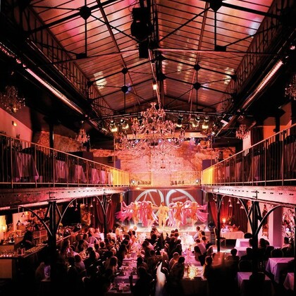 LA GRANDE REVUE DE CABARET "Le tour du monde en 80 minutes"