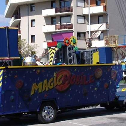 vend VEHICULE DE PARADE / PODIUM MOBILE