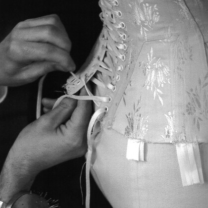 Modélisme, patronage, couture, travail du cuir, du corset et du costume de scène