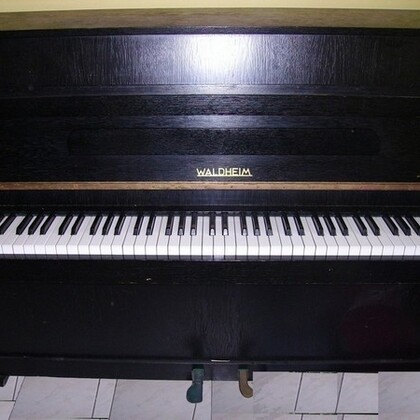 Piano droit à saisir