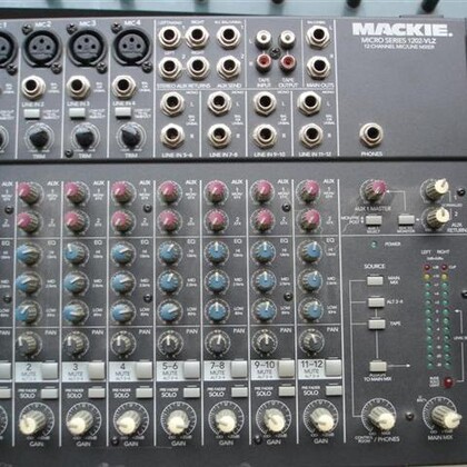 Table de mixage Mackie 12 voies