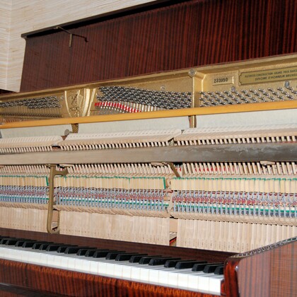 Piano PETROF, son agréable, TB etat !