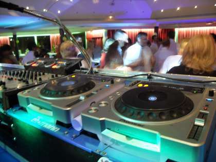 dj seb vous propose d'animer vos soirée en normandie DJ-NORMANDIE.FR et DJ-SEB