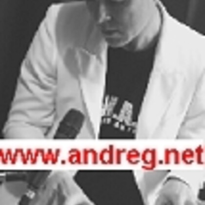 André G - musicien / chanteur se fait crooner pour séduire le public