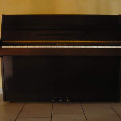 vend piano droit Furstein