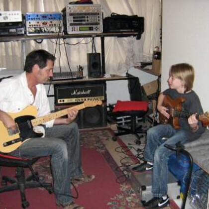 COURS DE PIANO /  CHANT VARIETE / GUITARE / VIOLON / EVEIL MUSICAL