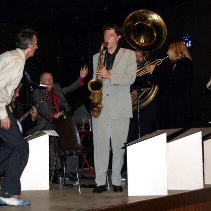Caiman swing tap dance