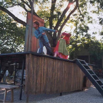 Tréteaux mobiles théâtre de rue et remorque