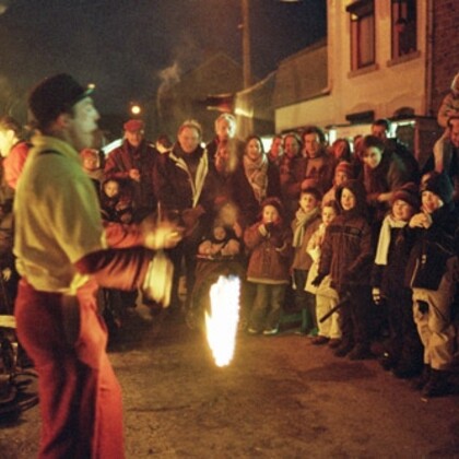 Madgic - artiste de rue , animateur en techniques de cirque, grimage pour enfants
