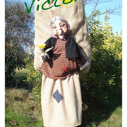 Victorine : déambulation d'une marionnette portée pour la rue