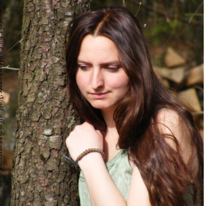 Chanteuse(compositeur, auteur); comédienne