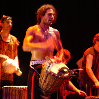 Cours de percussion Africaine , djembe , doumdoum , krin ...;