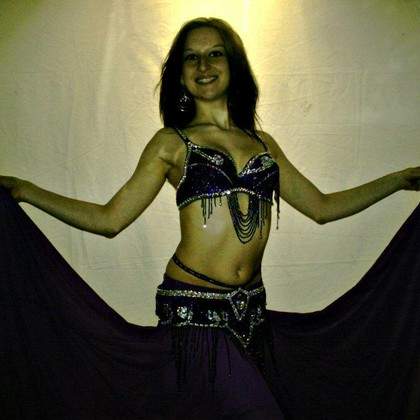 danseuse orientale, indienne, hip-hop, latine et contemporaine.