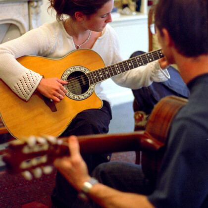 ICM recherche un professeur de guitare (78)