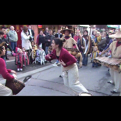 KELEMANI - balafon - chant - djembé et danse en déambulation