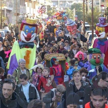 Carnavals parades et défilés de rues, géants, échassiers, grosses tetes