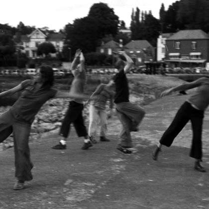 stage " danse, contact- improvisations,musique, lignes de force, sensibilité et invisible", du 23 au 28 avril