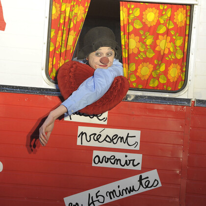 emma la clown, voyante extra-lucide (festival les échappées belles 2012)