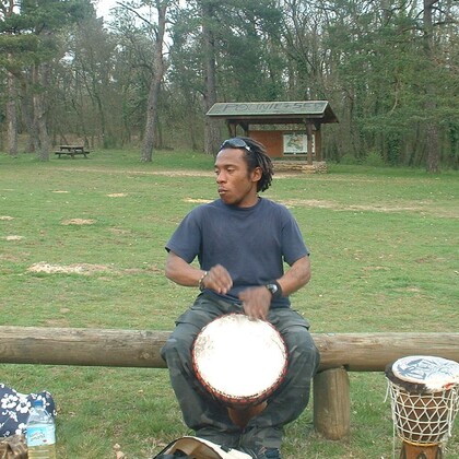 Patrice percussionniste propose cours de percu tout style ou cherche groupe pour monter projet ou lieu pour joué