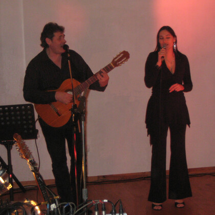 Le Duo  " Tempsdanses "  est composé de Frédérique au chant et de Jean-Luc au chant et à la guitare. 
