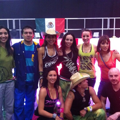 cours de zumba ( melange de danses latines et de cardio fitness) et de zumba toning