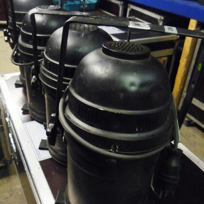 Lot de 16 PAR 64 noir 1000w CP61 350€ ht