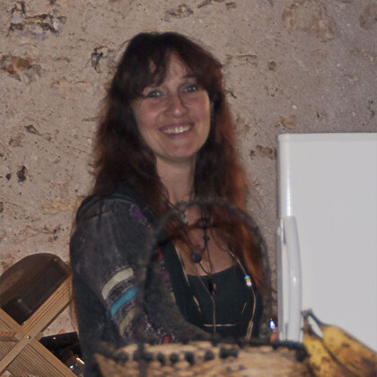 chanteuse intermittente cherche Prestations diverses.