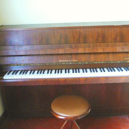 Piano droit d'étude
