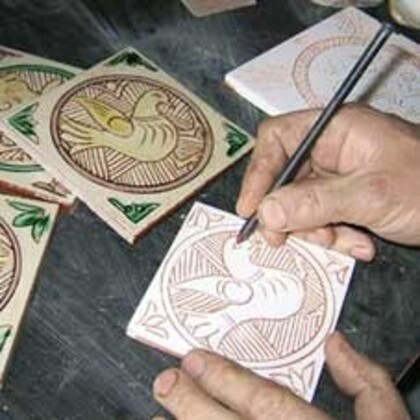 Stage poterie : décors sur carreaux céramiques