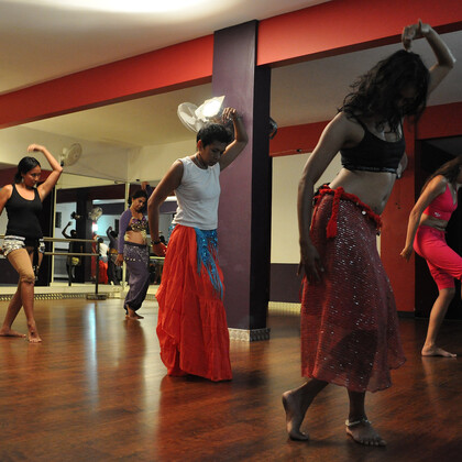 cours de danse orientale fusion (bellywood)