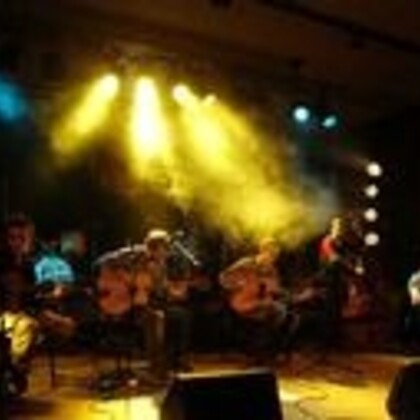 La Manouche Tumitt..Quintet de Jazz Manouche recherche dates..