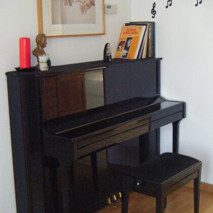 Piano droit Dongbei 114 excellent son PIANO récent 