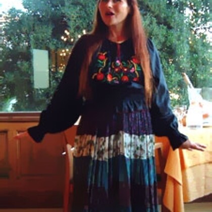 Chanteuse tzigane, folklore hongrois et russe pour soirées à Thèmes