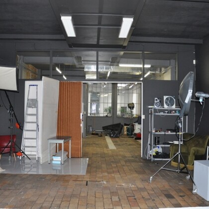 a louer    espace polyvalent de 145m2   SAINT GILLES 